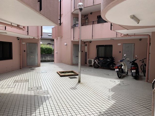 橋本市野の賃貸マンションのロビー