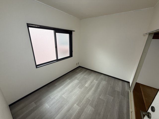 橋本市野の賃貸マンションの居間・リビング