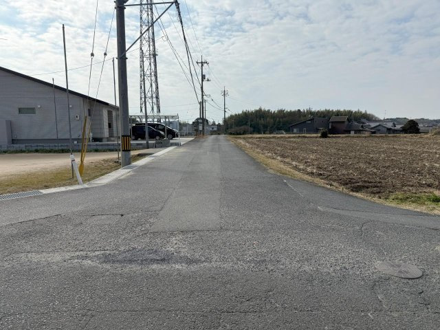 東際波字畑田　田の外観|南東側道路