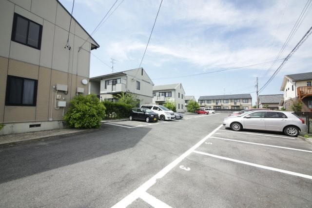 グリーンタウントーシンB棟の駐車場