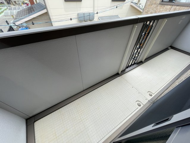 村山戸建借家A棟のバルコニー