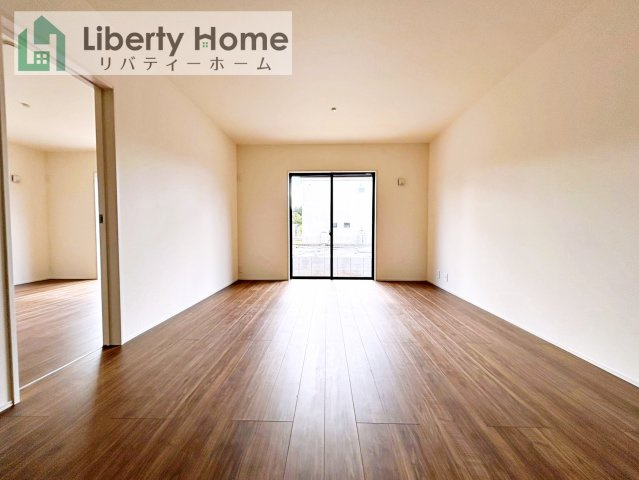 第3石岡市山崎　新築戸建の居間・リビング