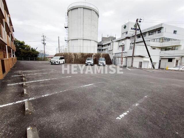 サンヒルズ吉田の駐車場