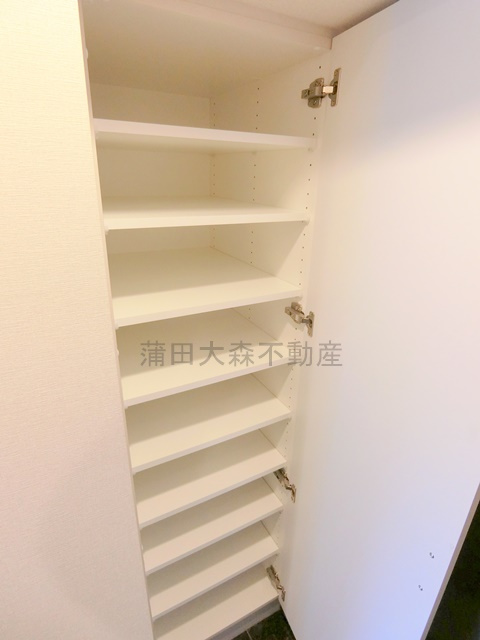 ルーブル本羽田の設備|玄関収納　シューズBOX