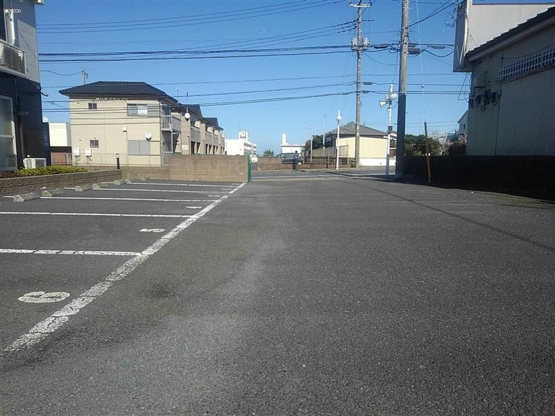 レオパレスデューネの駐車場