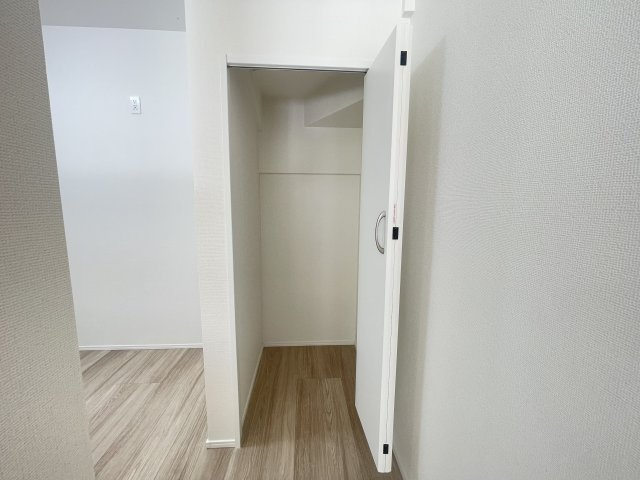 豊見城市金良Ⅲ（全10棟）B号棟の収納|B号棟　キッチン後ろ収納付き♪