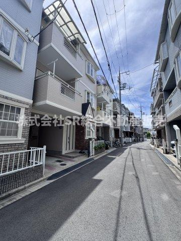 角田3丁目中古戸建の前面道路含む現地写真|周辺は車通りも少なく、お子様が安全に遊べます。