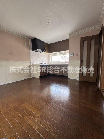 角田3丁目中古戸建の居間・リビング|ご家族でゆったりお過ごしいただけます！