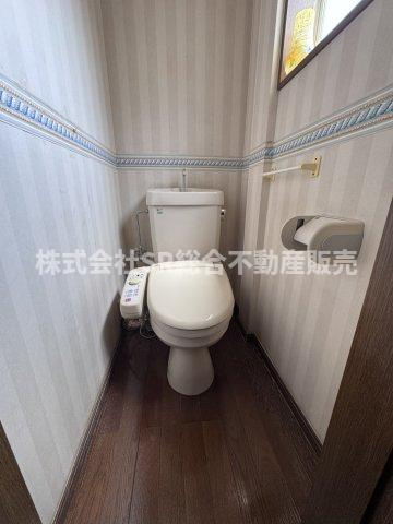 角田3丁目中古戸建のトイレ|温水洗浄便座もございます♪トイレは1Fと2Fにあります！