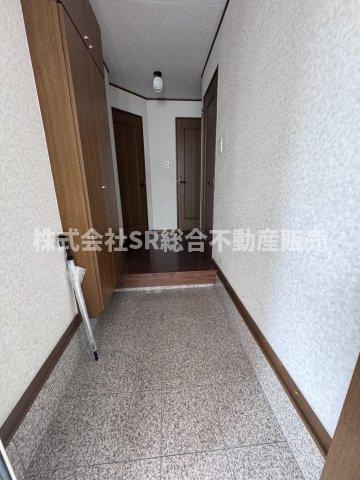 角田3丁目中古戸建の玄関|玄関にはシューズボックスもあり広めです！