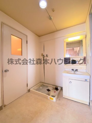 【洗面所】 | 　奥野マンション | 忙しい朝には欠かせない洗面所です