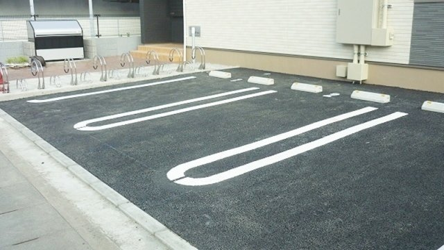アーバン メロウの駐車場