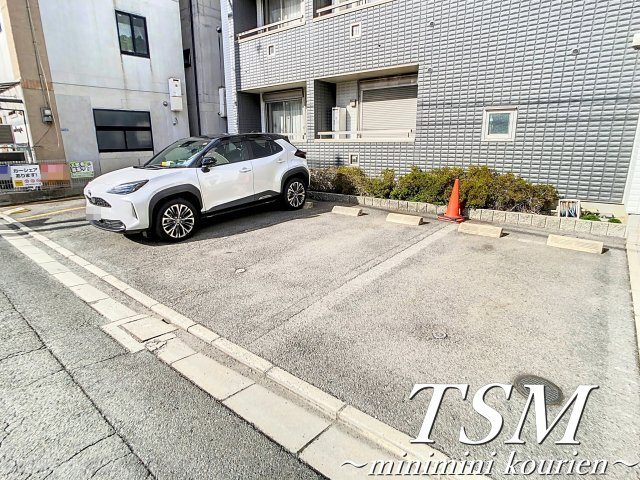 レジデンス　シェーネルの駐車場