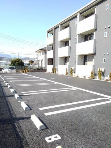 ソラーナ　アツギの駐車場