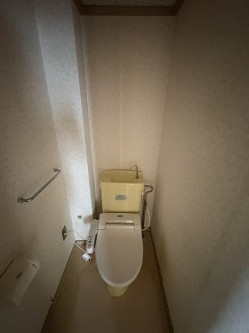 長丘ハイツ5号棟のトイレ|ゆったりとした空間のトイレです
