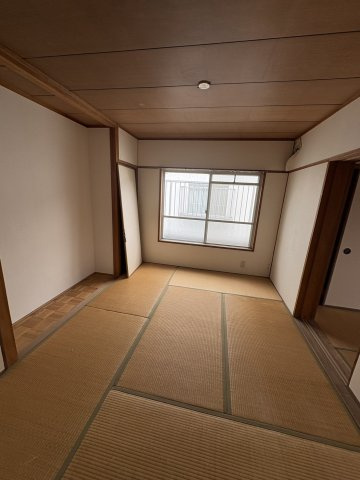 長丘ハイツ5号棟の和室|和室ならではの温かな和の空間で寛ぎの時間を過ごせます