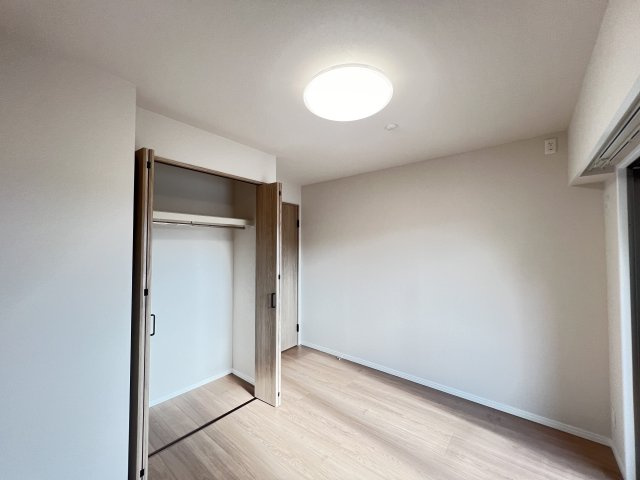 ピアッツァコート神宮前5階の洋室|明るい洋室です