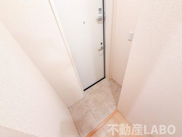 フジパレス清水丘V番館の玄関