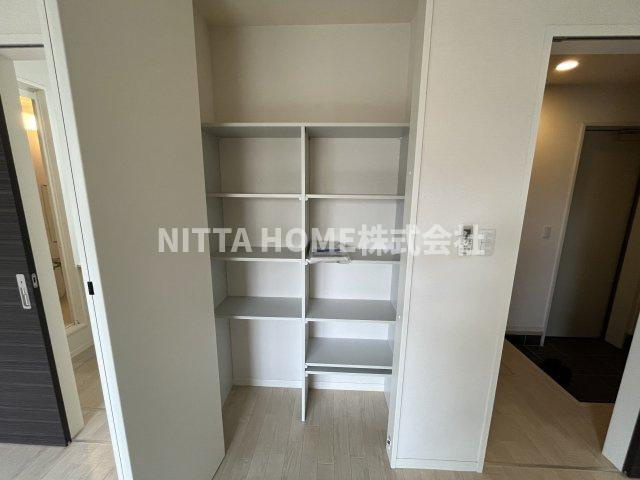 丹波市氷上町横田の賃貸マンションの収納|リビングについた収納です◎