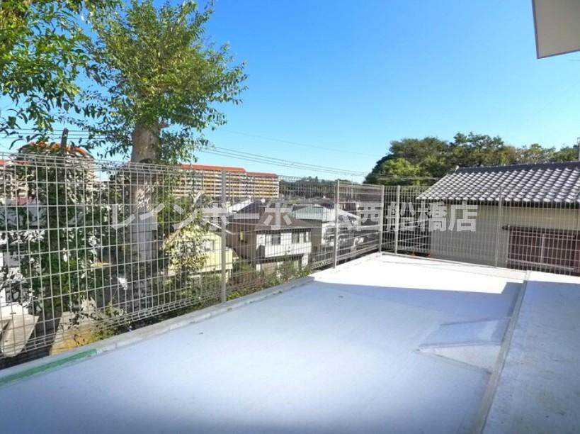 千葉市花見川区浪花町のアパートのバルコニー