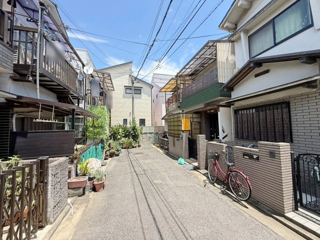 泉大津市二田町3丁目　中古戸建の前面道路含む現地写真