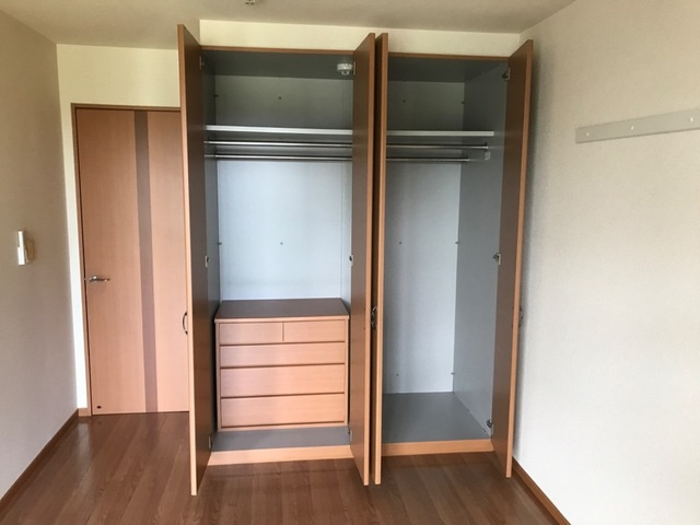 グレイスシャトーの収納|南側洋室クローゼット