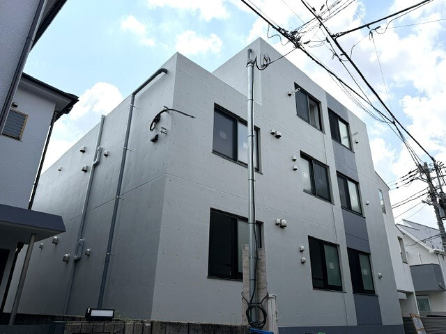 【外観】 | Respect　Residence南台 | 鉄筋コンクリート造のがっちりとした建物。