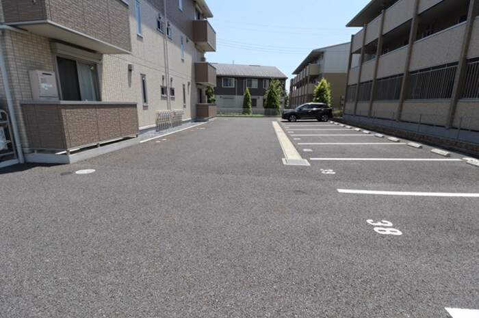 パークドオートム　Ｂの駐車場|駐車場があります