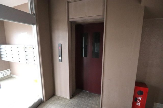 カーサ・エスペランツァのエントランス|建物の内部です