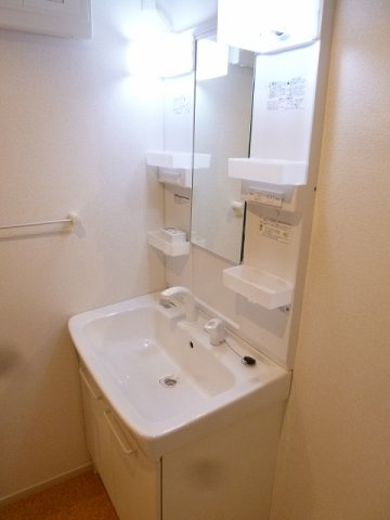 パティオスカイ　Ｄの洗面所|明るい洗面所です
