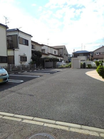 ラ・メゾン仙水の駐車場
