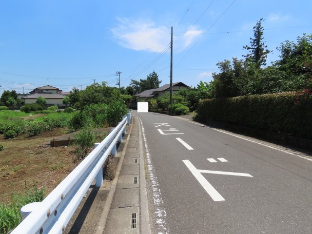 坂戸市小山売地の前面道路含む現地写真