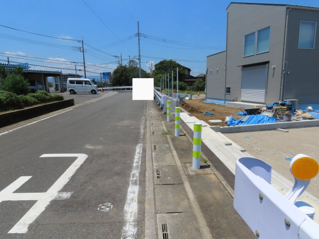 坂戸市小山売地の前面道路含む現地写真