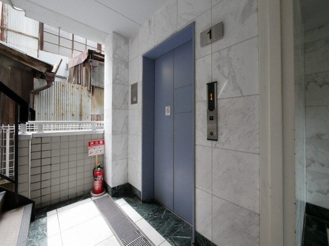 大阪市浪速区恵美須東１丁目の賃貸マンションのエントランス