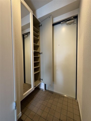 アストレア久和の玄関