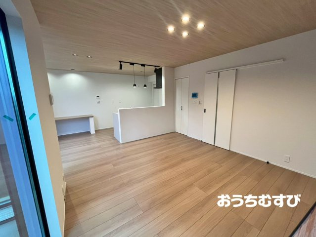 尾張旭市南新町白山2期(全2棟)の居間・リビング