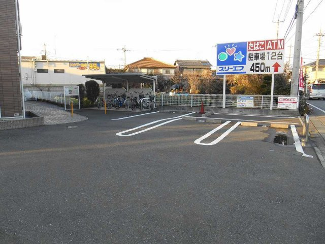 エヴァ－グリ－ンの駐車場