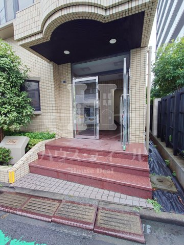 【エントランス】 | ソフィエ | 清潔なエントランスです