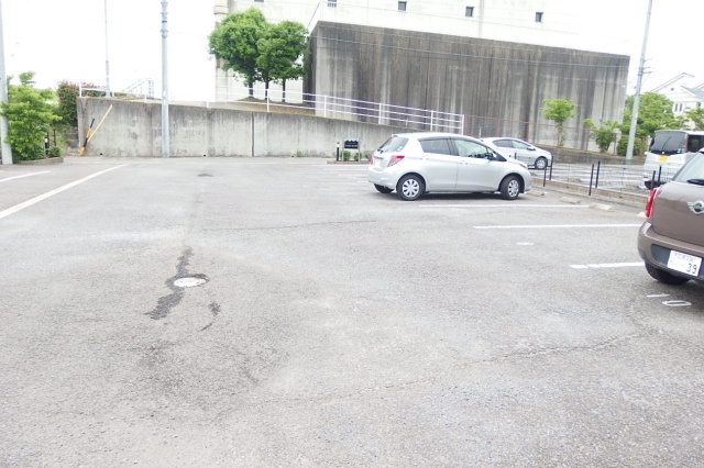 ｂｌｏｏｍｃｏｕｒｔの駐車場