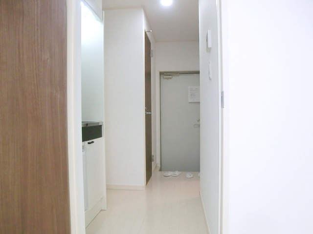 フルーリエ小岩のその他|玄関からお部屋までの廊下です♪