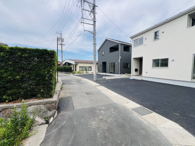 東浦町生路門田31番8の一部『仲介手数料無料』新築一戸建て・建売の前面道路含む現地写真