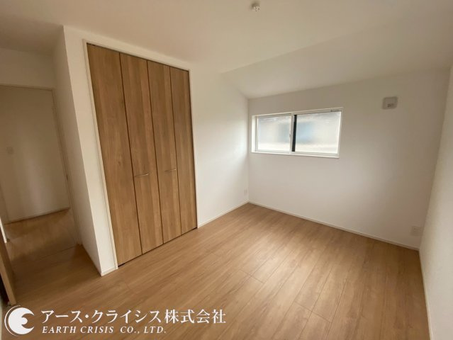 【洋室】 | 野田市第1桜台　全2棟 | ゆとりの広さのプライベートルームには、収納充実のクローゼットがあり、男の子なら趣味やスポーツ用品を、女の子なら洋服やアクセサリーを。お子様に嬉しいお部屋です。
