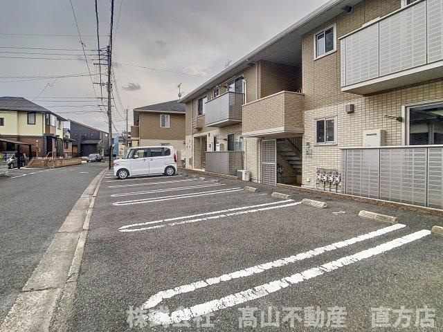 北九州市八幡西区星ケ丘３丁目のアパートの駐車場