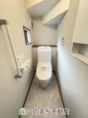 【トイレ】 | ワイウッドコート佐野市堀米町　第6期　 | 同社施工物件写真。※建具やフローリング、その他仕様が異なる場合がございます。