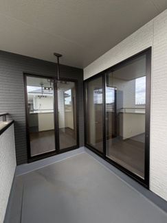 【バルコニー】 | ワイウッドコート佐野市堀米町　第6期　 | 多少の雨も安心の広々としたインナーバルコニー☆
