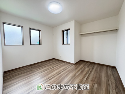 【洋室】 | ワイウッドコート佐野市堀米町　第6期　 | 同社施工物件写真。※建具やフローリング、その他仕様が異なる場合がございます。