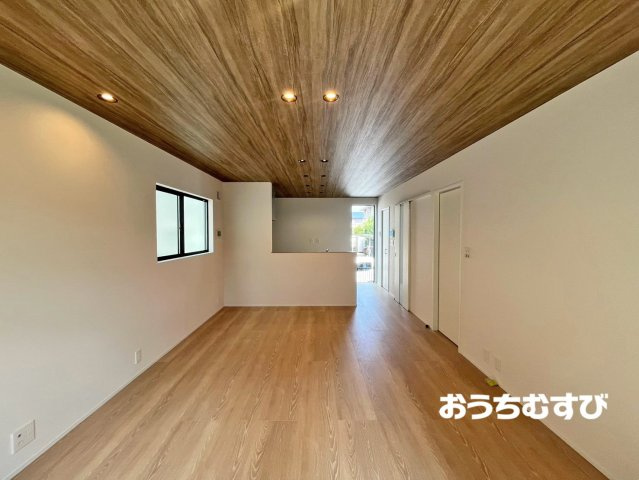 尾張旭市南新町白山2期(全2棟)の居間・リビング