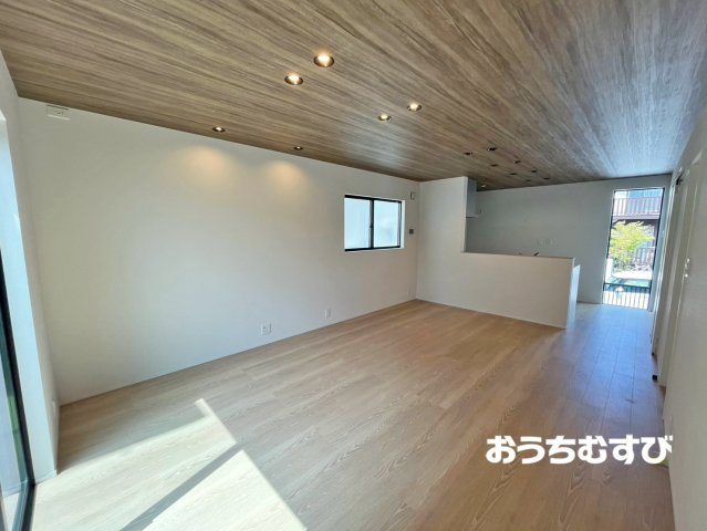 尾張旭市南新町白山2期(全2棟)の居間・リビング