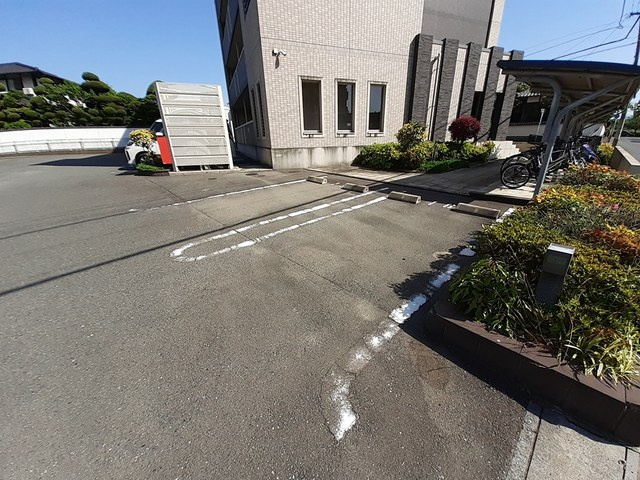 プラシード松崎の駐車場