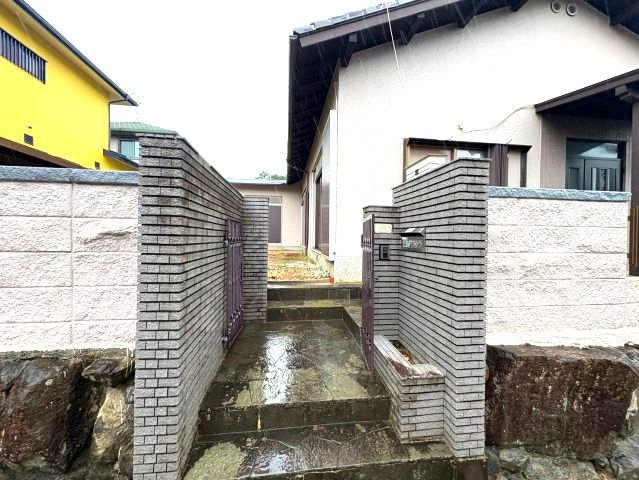 河内長野市南青葉台の一戸建てのエントランス
